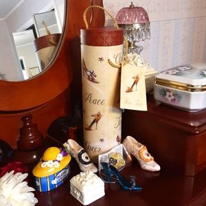 ART IN MOTION "WINE TUBE" WITH 5 ACCENT PIECES